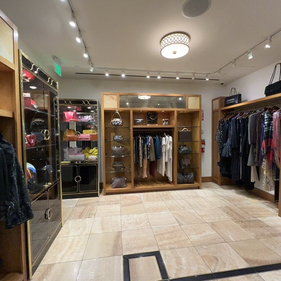 Meet your Posher, House of Valjean - Picture 7 of 8